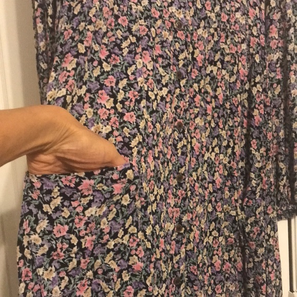 Ladies Flower Print Long Sleeve Romper With Front Pockets Never Worn. - Picture 3 of 3